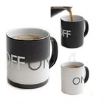 Magisk på/av kopp för kaffe/te