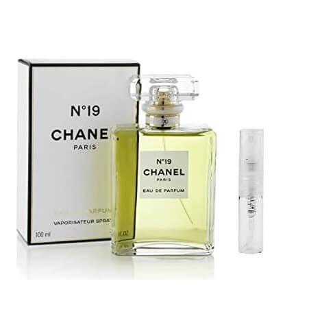 Chanel N19 Poudrè Eau De Parfum Stock Photo - Download Image Now
