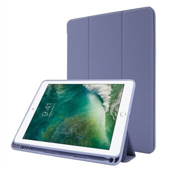 För iPad Air (2013) / Air 2 / 9,7-tum (2017) / 9,7-tum (2018) Skin-touch Feeling Shockproof Tablet Cover PU Läder + TPU Tri-fold Stand Tablet Case med pennfack
