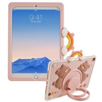 För iPad Air (2013) / Air 2 / iPad 9,7-tum (2017) / (2018) Tablettfodral Cartoon Bear Rotary Kickstand PC+Silicon Cover