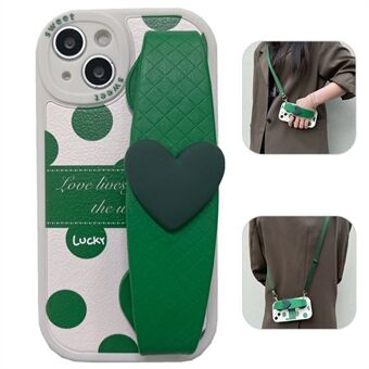 För iPhone 13 6,1 tum Love Heart Armband Gröna prickar Mönster PU-läderbelagd TPU-telefonskydd Bakväska med axelrem